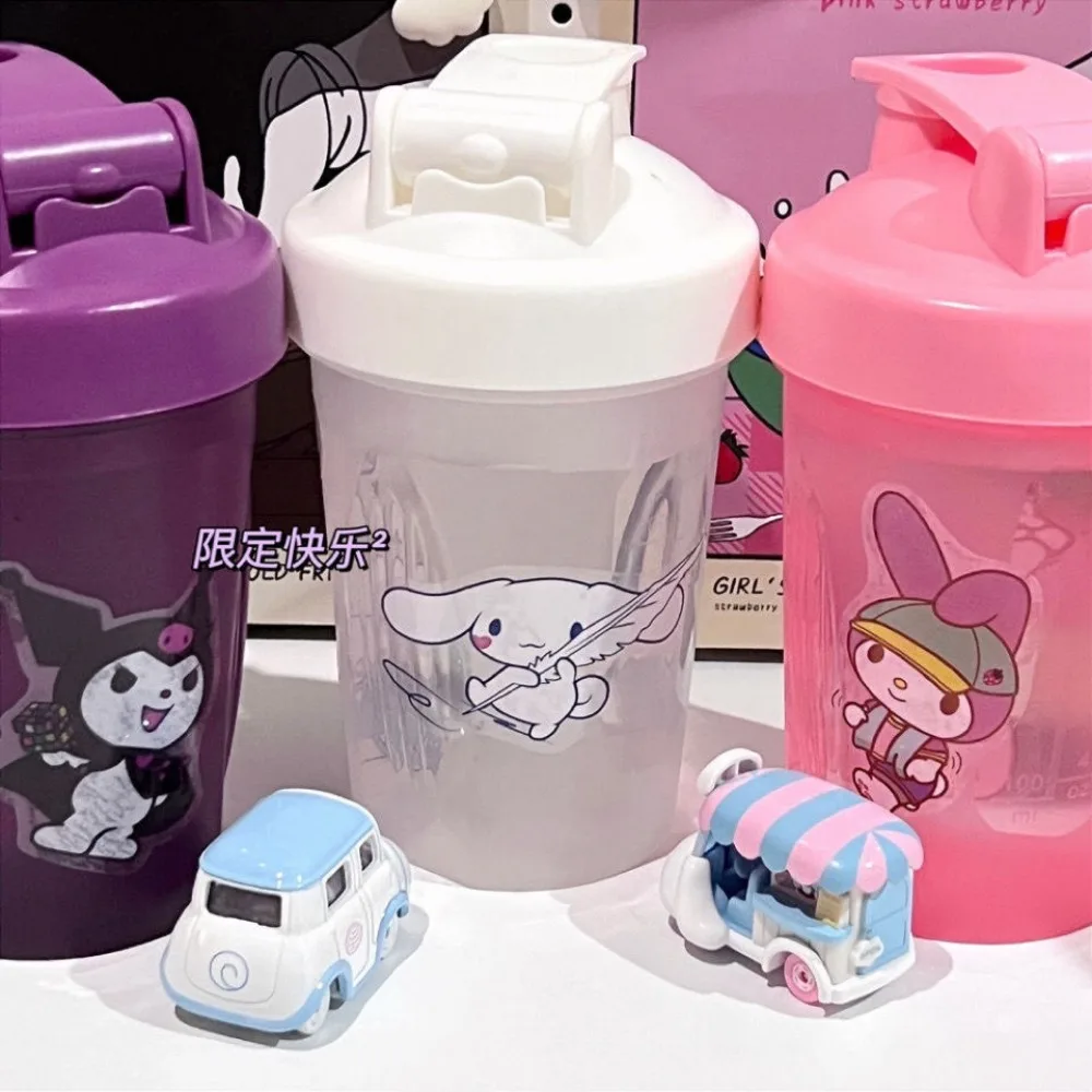 Sanrio Cinnamoroll ใหม่กระบอกน้ำกวน, สติกเกอร์ DIY ถ้วยรางวัลกีฬาเครื่องดื่มเมโลดี้ของขวัญกระบอกน้ำน่ารัก