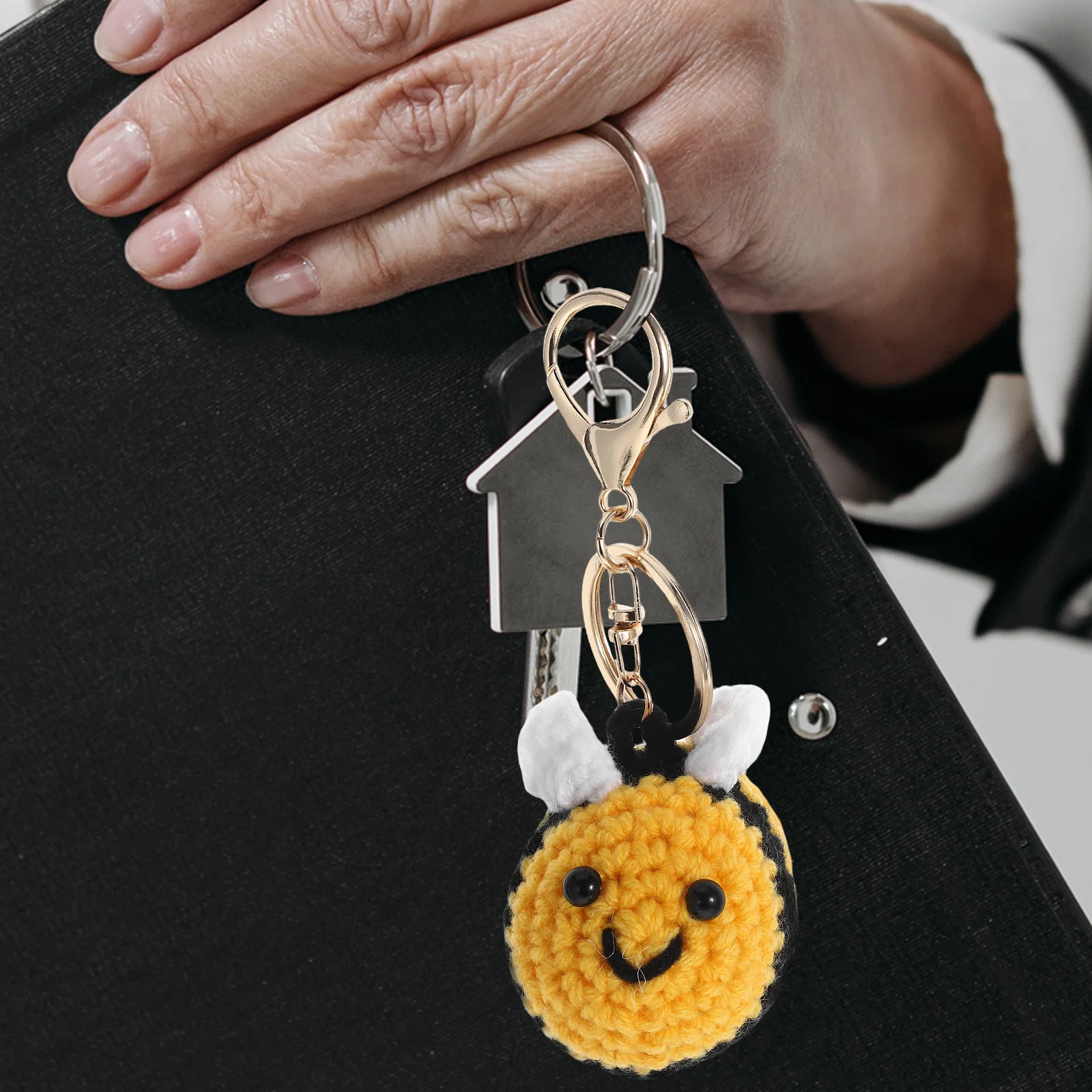 

Вязаный крючком брелок в виде пчелы ручной работы, подвеска в виде пчелы, очаровательная сумка, держатель для ключей, кошелек, автомобильный орнамент в форме животного, брелоки в форме пчелы