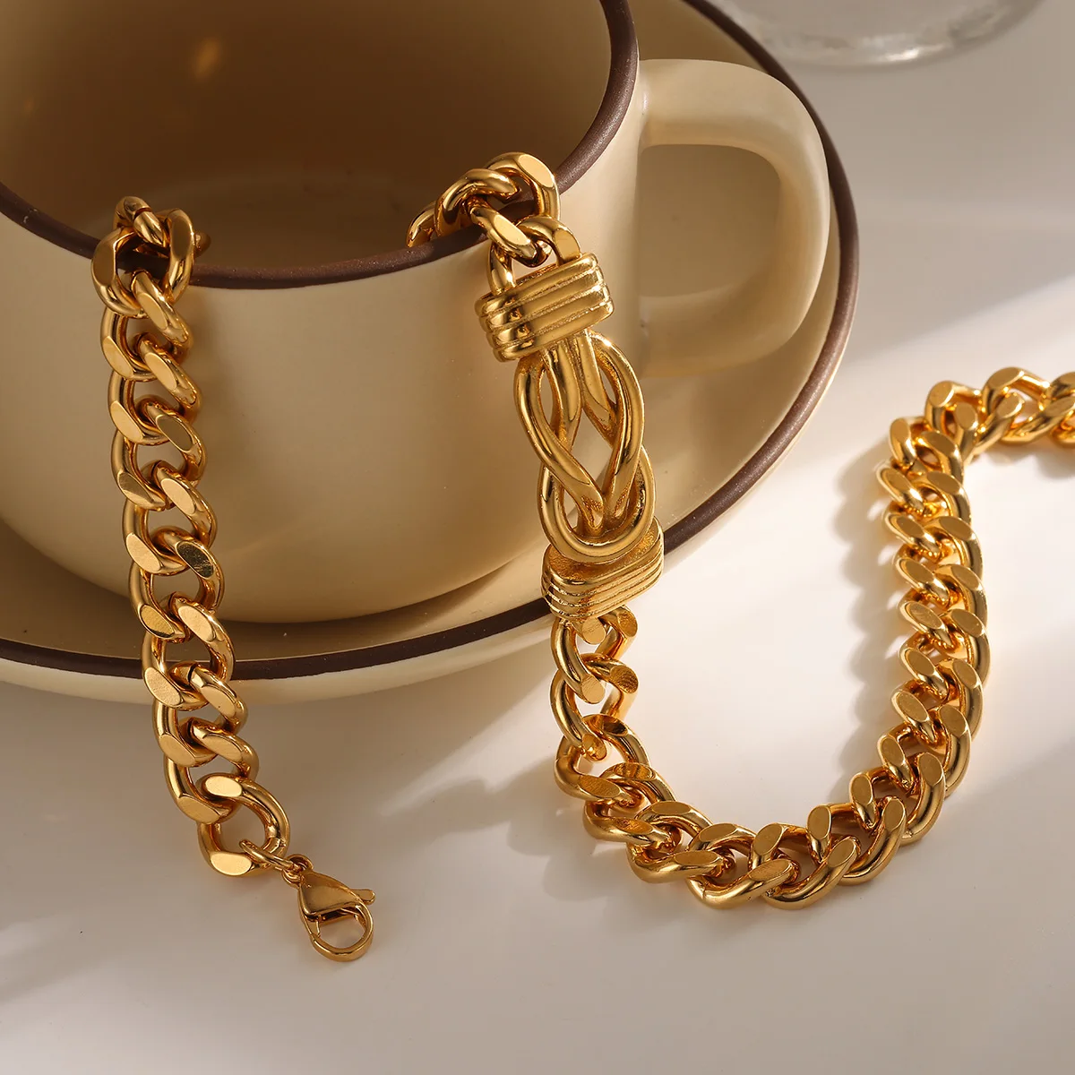

Trendy Chunky Hiphop Stainless Steel Necklaces Gold Plated Women's Choker Necklace with Exaggerated Fashion Statement Jewelry