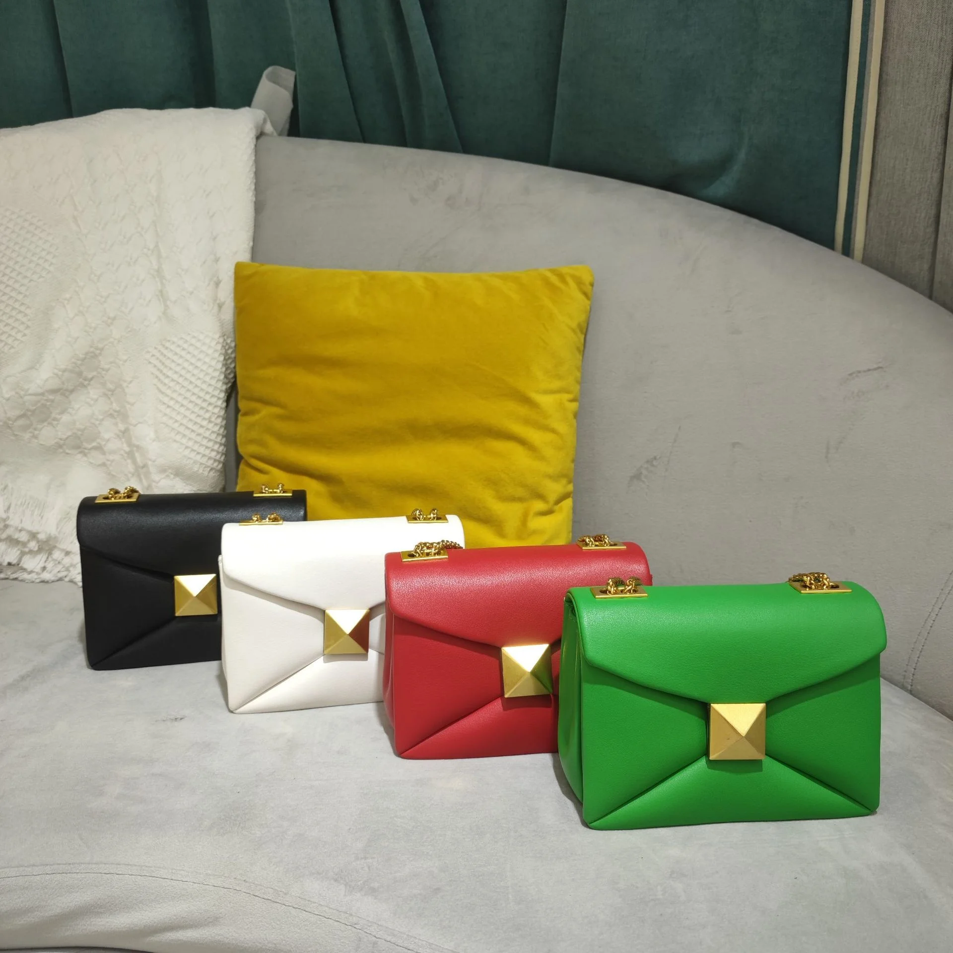 Imagem -03 - Couro de Luxo Designer Bolsa de Couro Dourado Grande Rebite Corrente Ombro Pequena Bolsa Moda Verde Tote Bolsa Crossbody Feminino