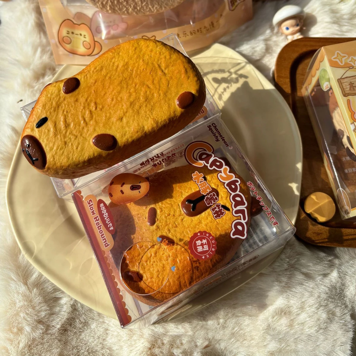 ふわふわカピバラ型のパン型スクイーズおもちゃ、ゆっくり戻る、濡れたような柔らかい感触、かわいい動物のピンチ感覚玩具、感覚玩具、不安解消、面白いおもちゃ