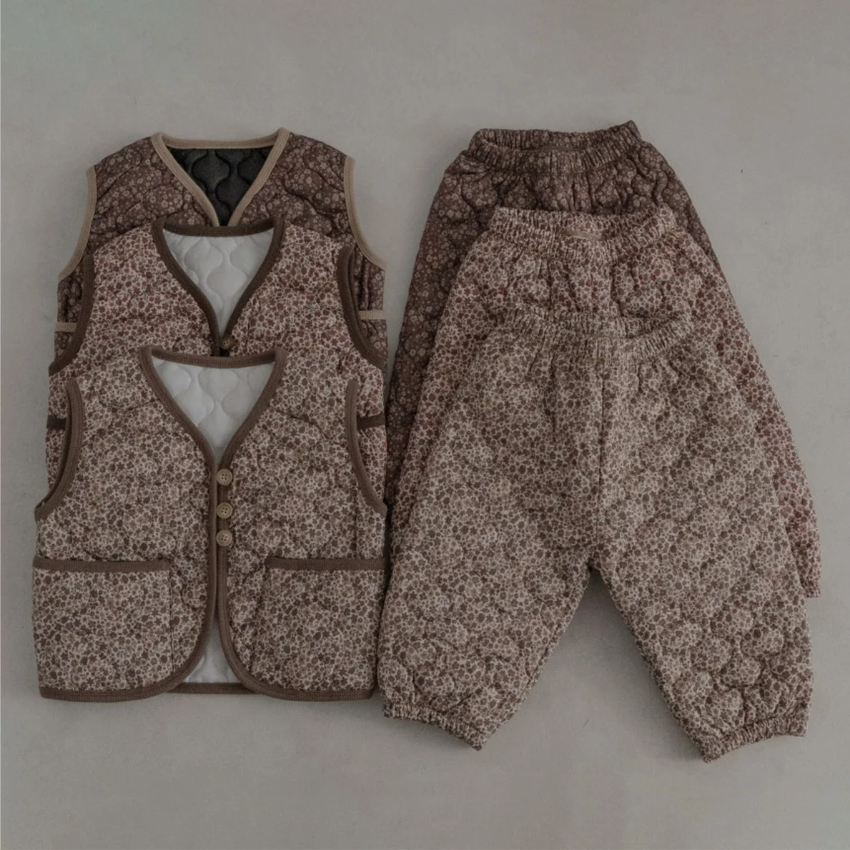 2026 Winter New Baby Sleeveless Clothes Set Infant Girls Vintage Floral Padded Vest + Pants 2pcs Suit Toddler Thick Warm Outfits