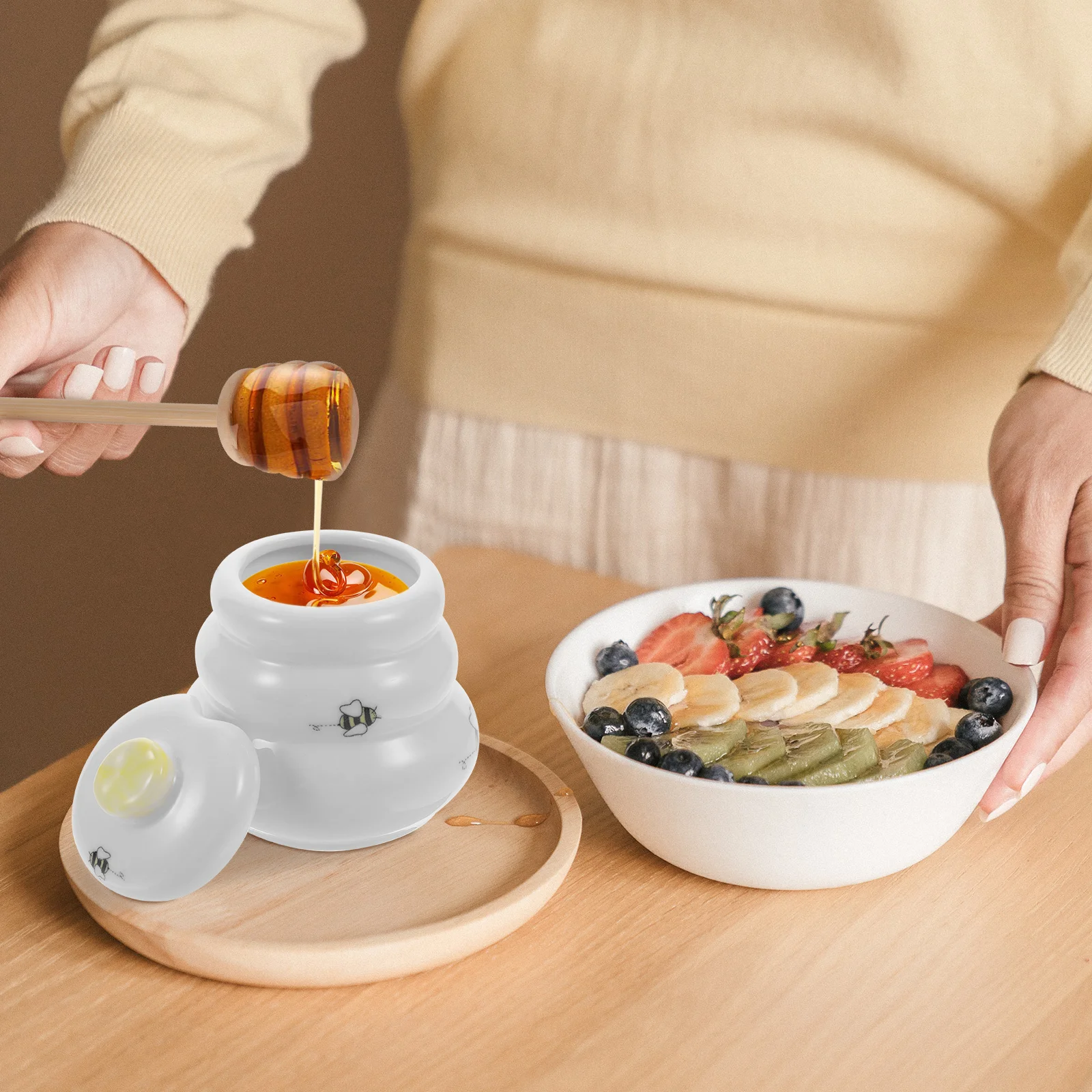 

Cute Ceramic Honey Jar with Dipper Stick Lidded Honey Pot for Kitchen Storage Syrup Container Jam Candy Jar