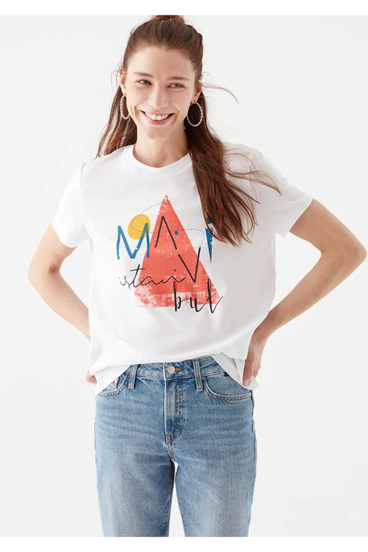 Triangle Printed White Istanbul T-Shirt. 100% cotton. Quality fabric. It provides comfortable wear. 168892-620