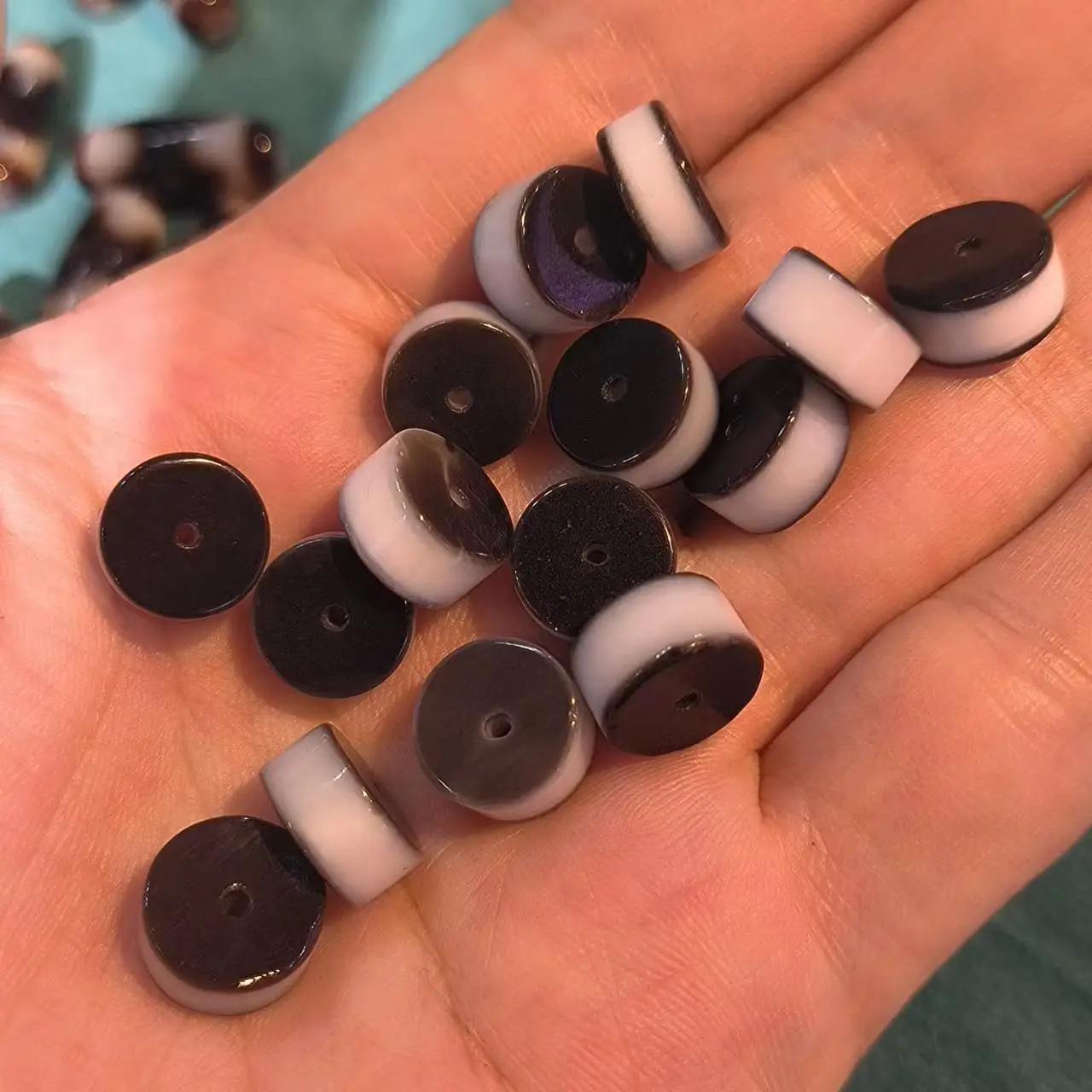 100pcs/lot natural boutique old agate beads wholesale black  white weathered pattern  West Asia Sliced ​​beads accessories diy