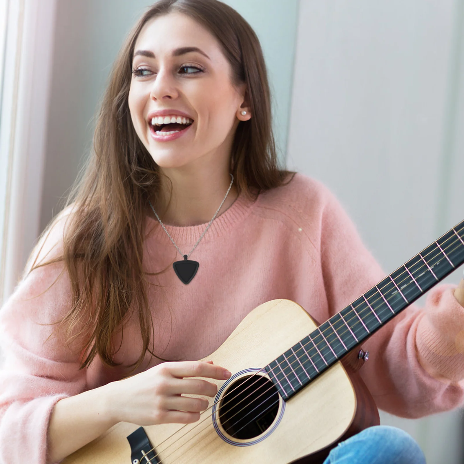 

Heart-Shaped Silicone Guitar Pick Holder Necklace Double-Sided Storage for Electric Bass Ukulele Picks Portable Musician