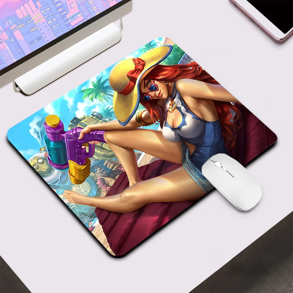 League Of Legend Miss Fortune ขนาดเล็ก Gaming แผ่นรองเม้าส์ Mousepad แป้นพิมพ์ Pad แผ่นรองปูโต๊ะ PC Gamer แผ่นรองเม้าส์แล็ปท็อป Mausepad