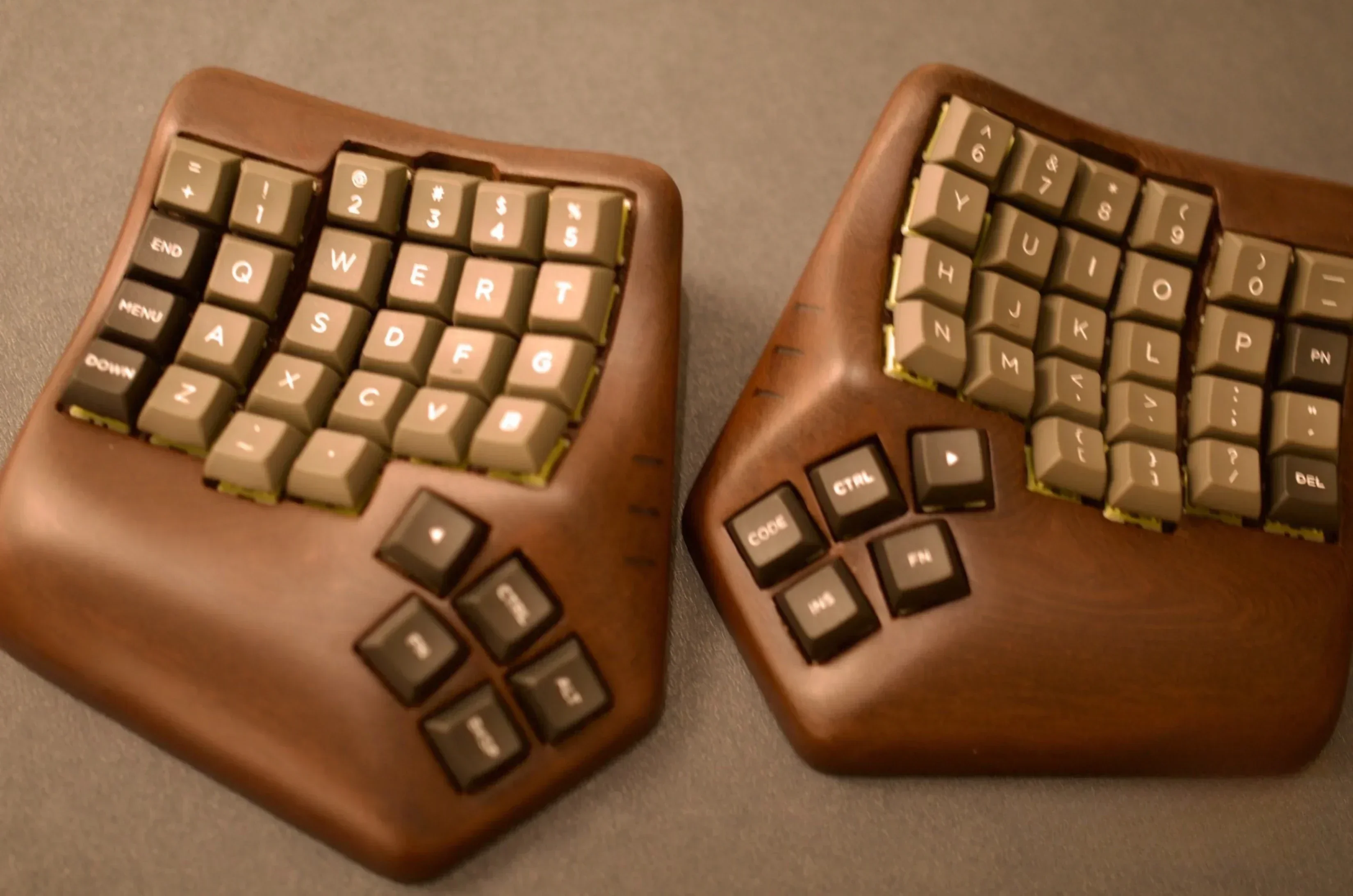 

ECHOME Ego62 Wireless Split Keyboard Custom Ergonomics Horn Keyboard Bluetooth Dual-mode Ergo Corne Sofle Split Keyboard Kits