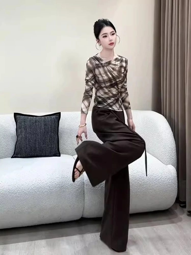 Herbst 2025, lockeres Damen-Hosen-Set mit weitem Bein, langes Sve-T-Shirt, Basis Irt, Design Sense, Färben, schräger Kragen