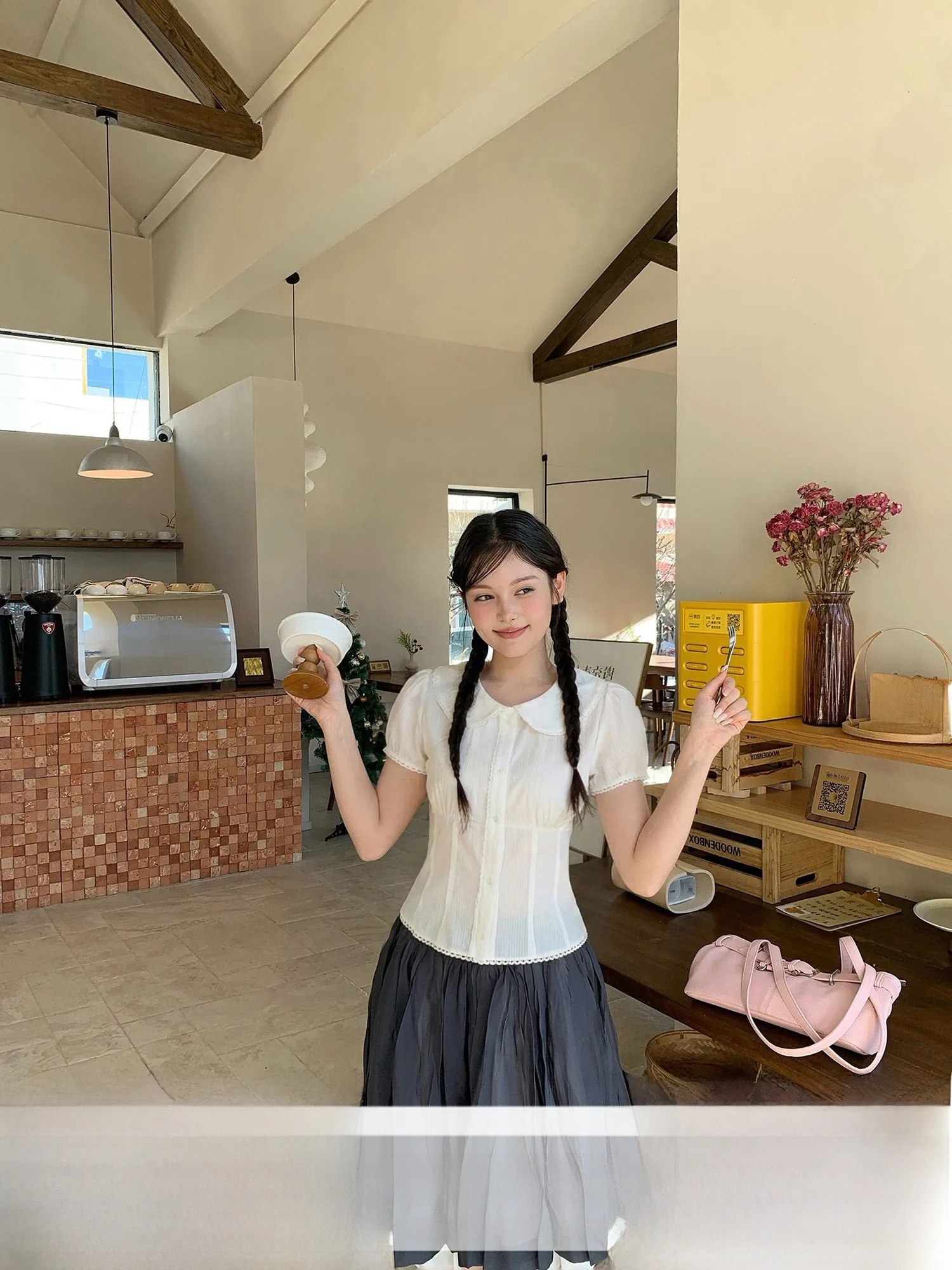 

Белая женская летняя блузка с коротким рукавом-фонариком и воротником-стойкой, приталенная, в корейском стиле, облегающая, с эффектом утончения талии