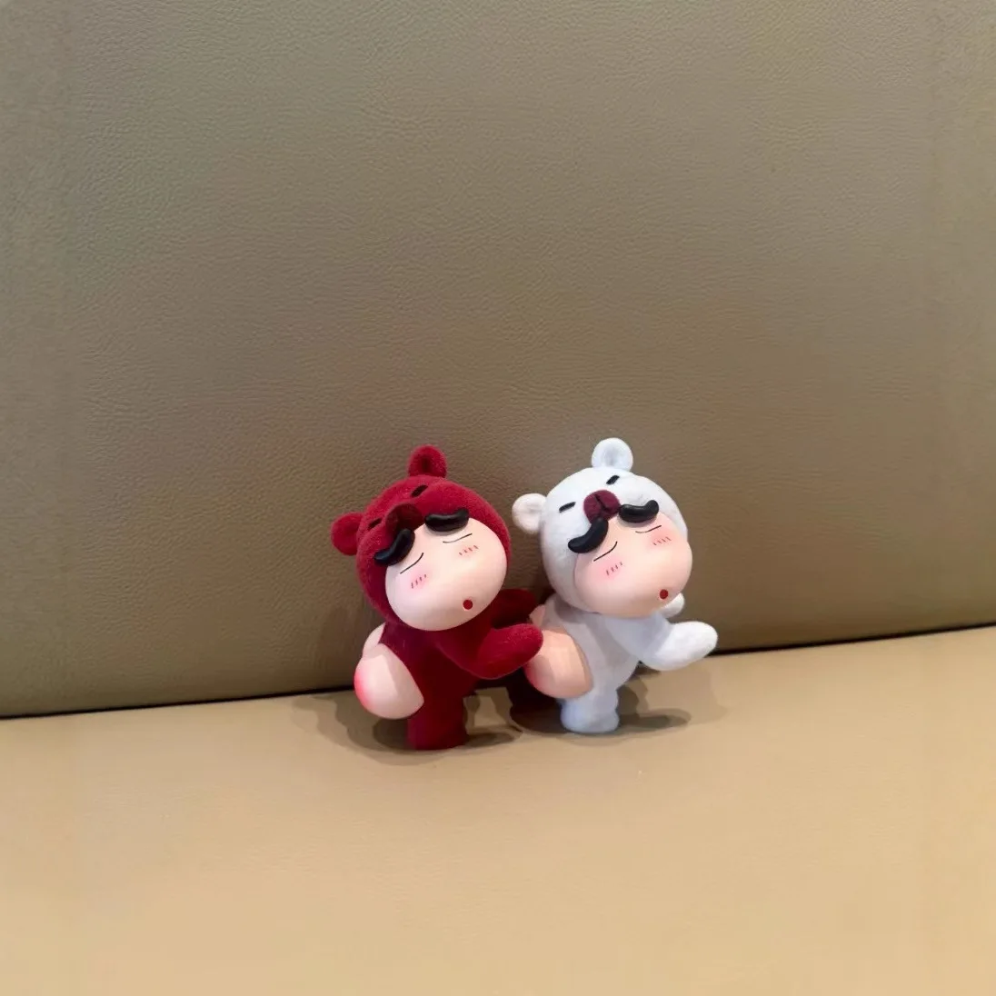 Anime shinchan urso de pelúcia com design engraçado de bunda colecionável novidade ornamento de carro decoração de mesa presente