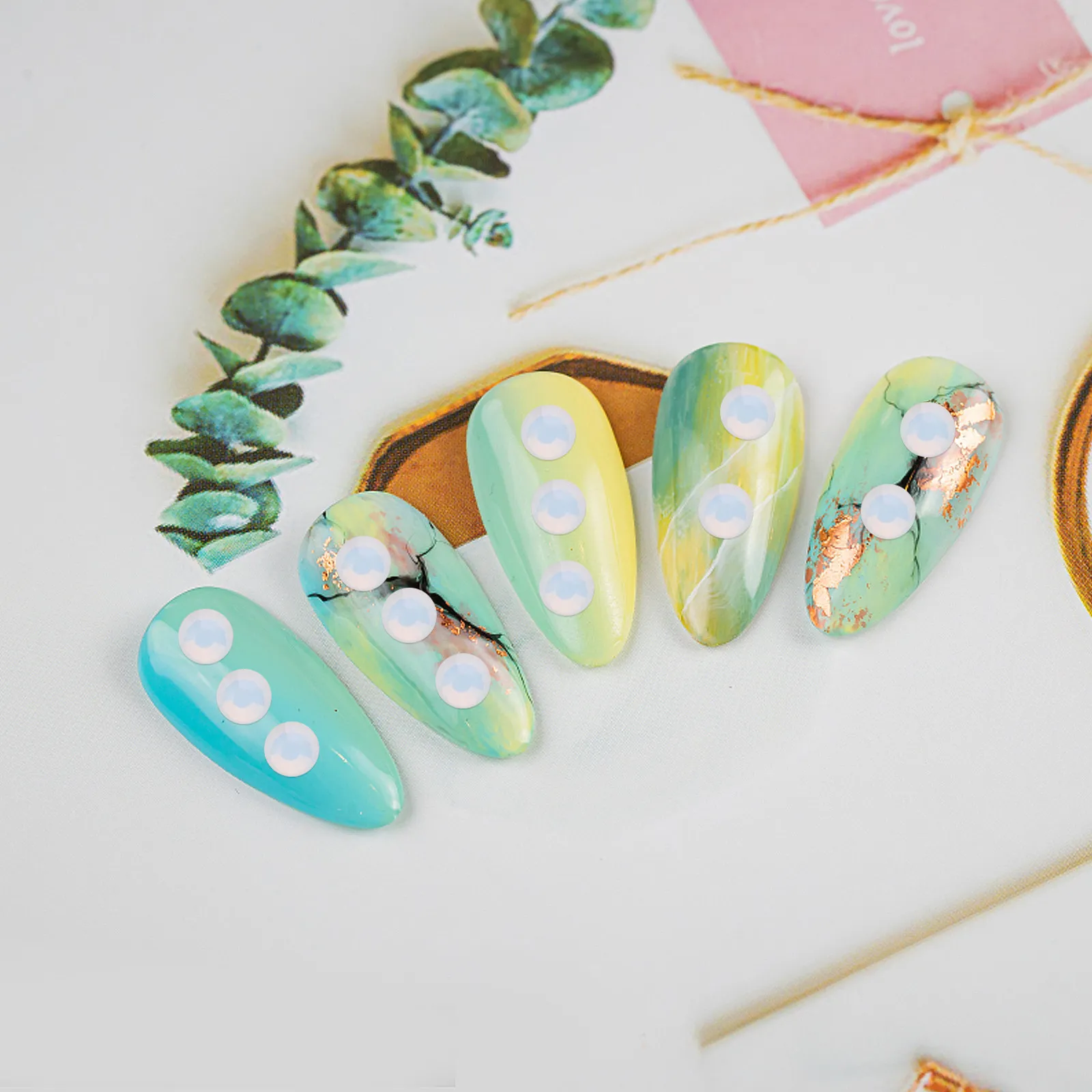 

Набор для дизайна ногтей: стильные маленькие украшения для ногтей, модные декорации для маникюра, милые стразы для натуральных или искусственных ногтей