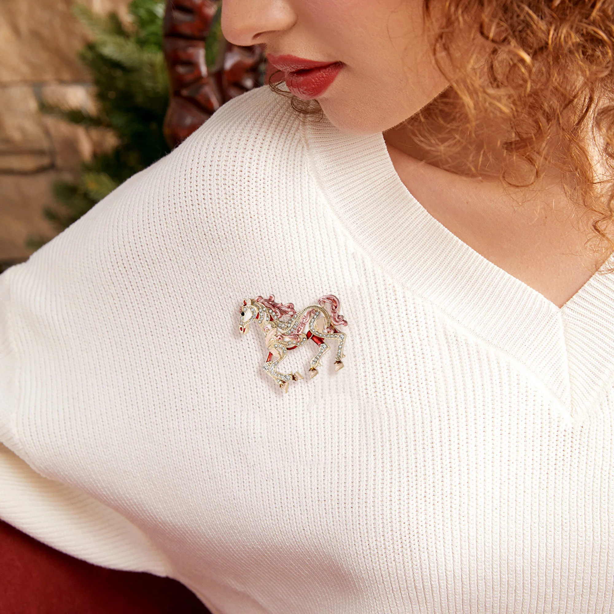 Beaut&Berry Luxury Rhinestone Horse Brooches for Women Zodiac Animal Pins Casual Party Accessories New Year Gifts Friends