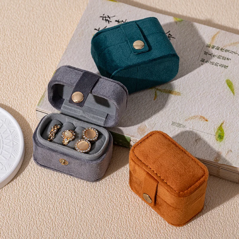 

Mini Flip-top Ring Box Portable Stud Earrings Jewelry Box Snap Oval Velvet Ring Storage Box Jewelry Boxes and Packaging
