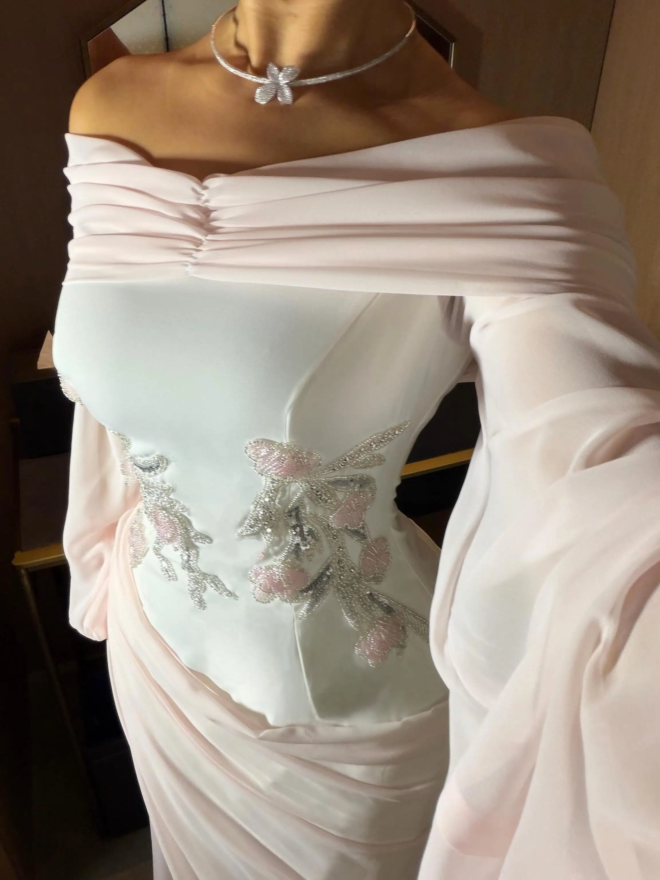 Aunber 2026 Exquisite Sheath Prom Dresses Boat Neck Handmade Sequined Beads Contrast Color Elegant Evening Dresses Bridal Party