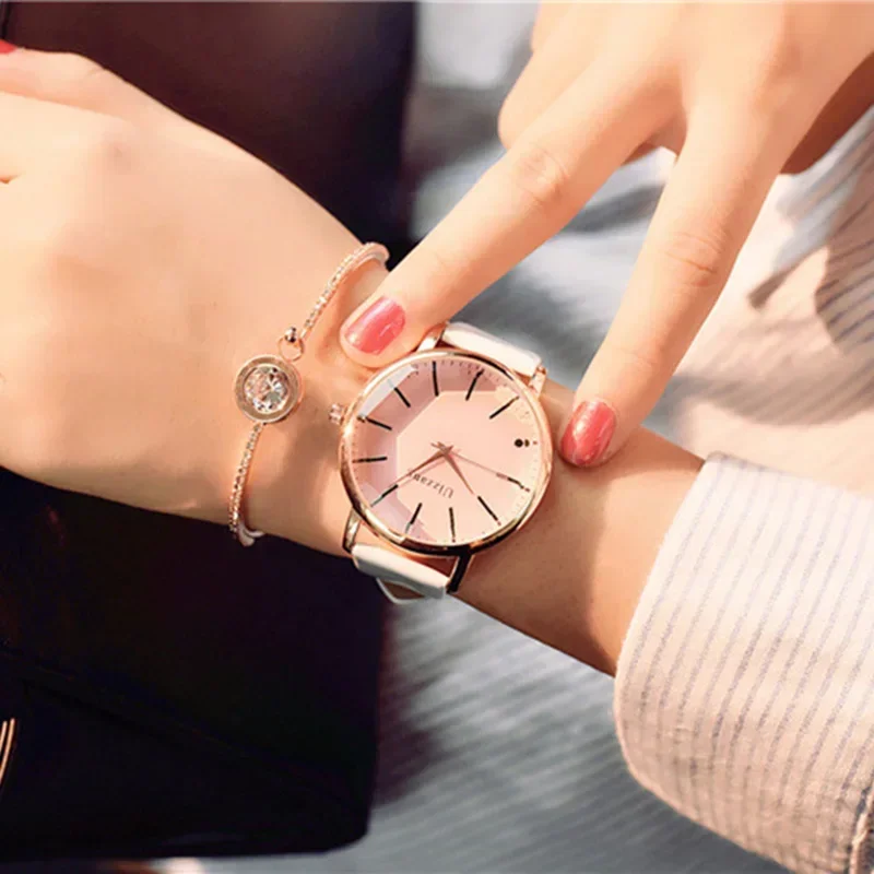 2024 Watch Female Student Korean Version of Simple Trend Large Dial Fashion Diamond Refraction Glass Mirror Quartz Watch