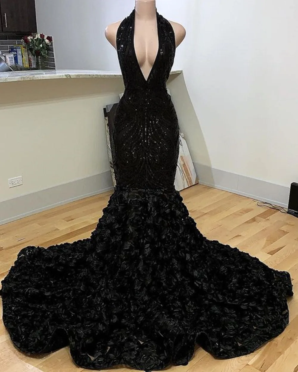 

2023 New In Black Evening Dresses Halter V Neck Sequins Applique 3D Floral Mermaid Women Prom Gowns Plus Size Maxi Party Y2K