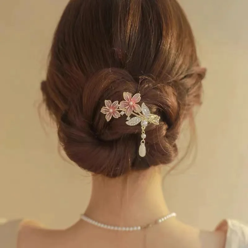 Butterfly Pendant Hair Clip for Women, Fashionable Accessories for Sweet and Fresh Style, Clipping Hair Neatly and Firmly