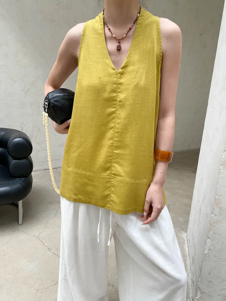 Sommerliche Damen-Weste in unifarbenem Design mit V-Ausschnitt und lockerem Schnitt ohne Ärmel. – Detail 12