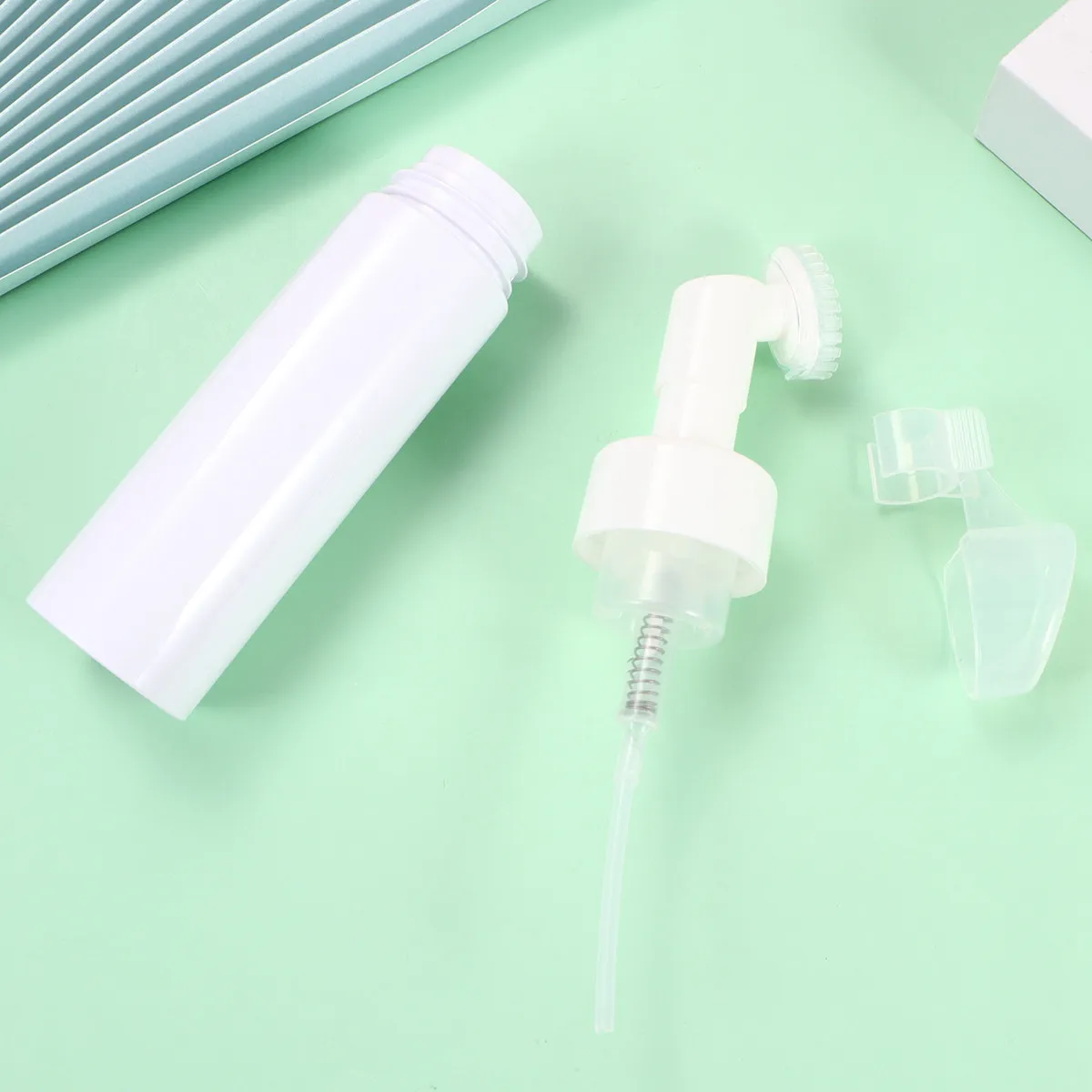 

2 шт., 200 мл, белая дорожная бутылка, легкий пластиковый контейнер премиум-класса, пустой контейнер для очищающего средства для лица, жидкого мыла, лосьона, крема