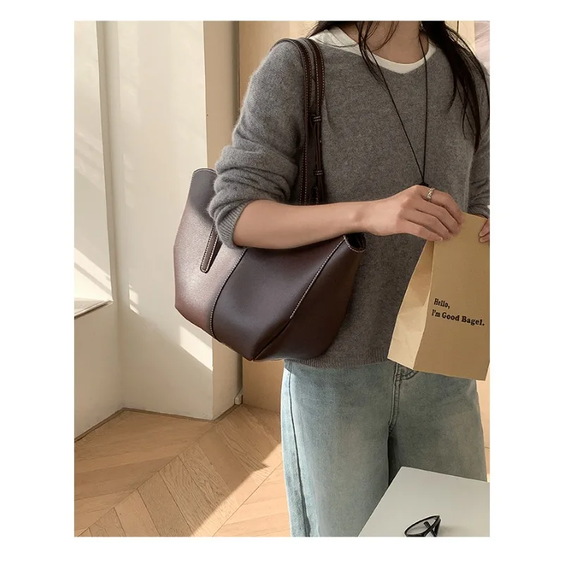 

Новая корейская ретро-сумка-тоут в стиле кэжуал — вместительная, с премиальным ощущением, для повседневного использования, на плечо и в руке