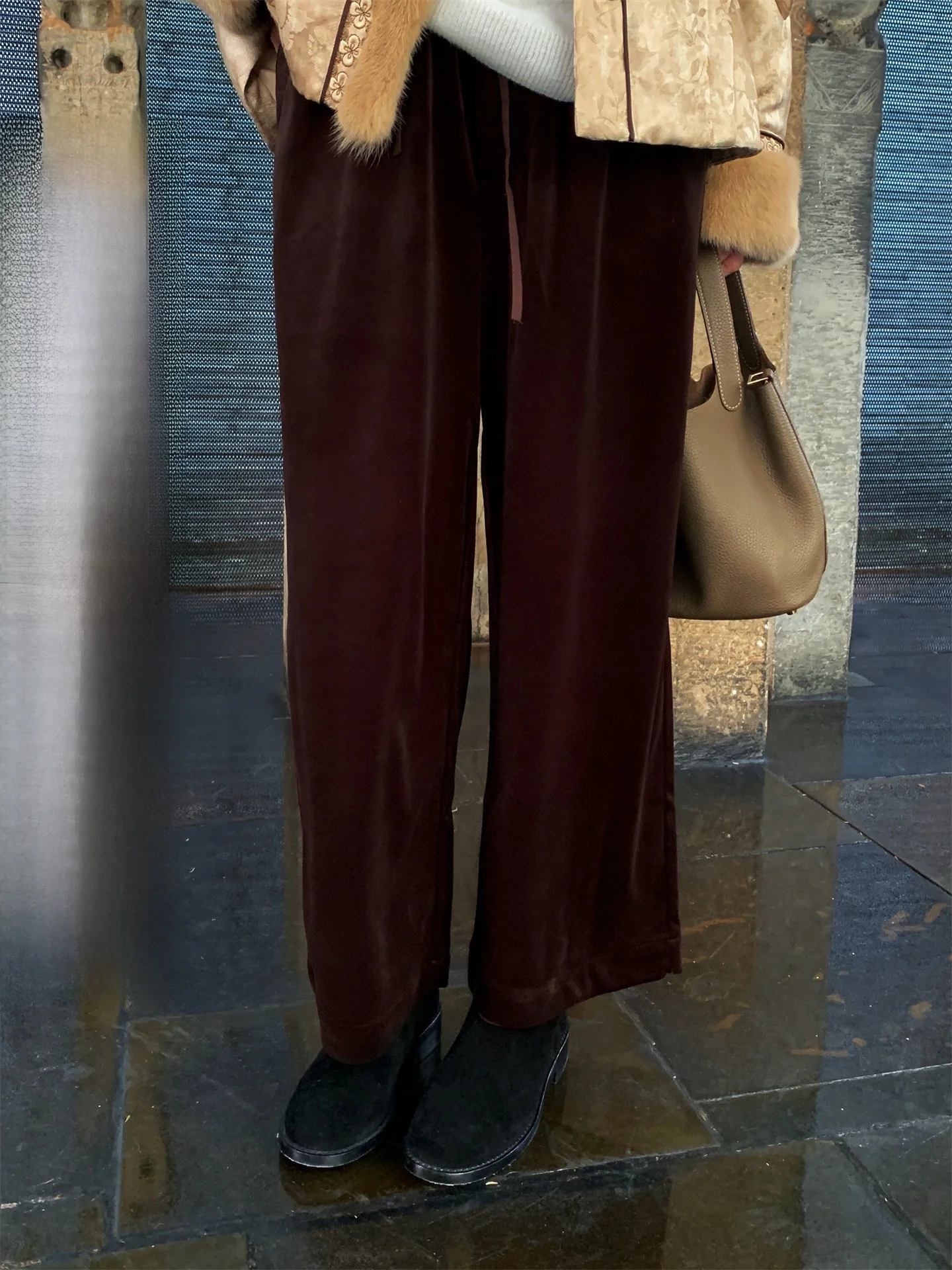 Laid-back Style Velvet Wide Leg Casual Pants Women's Loose Fit Slimming Long Trousers Comfortable Elastic Waist Daily Wear