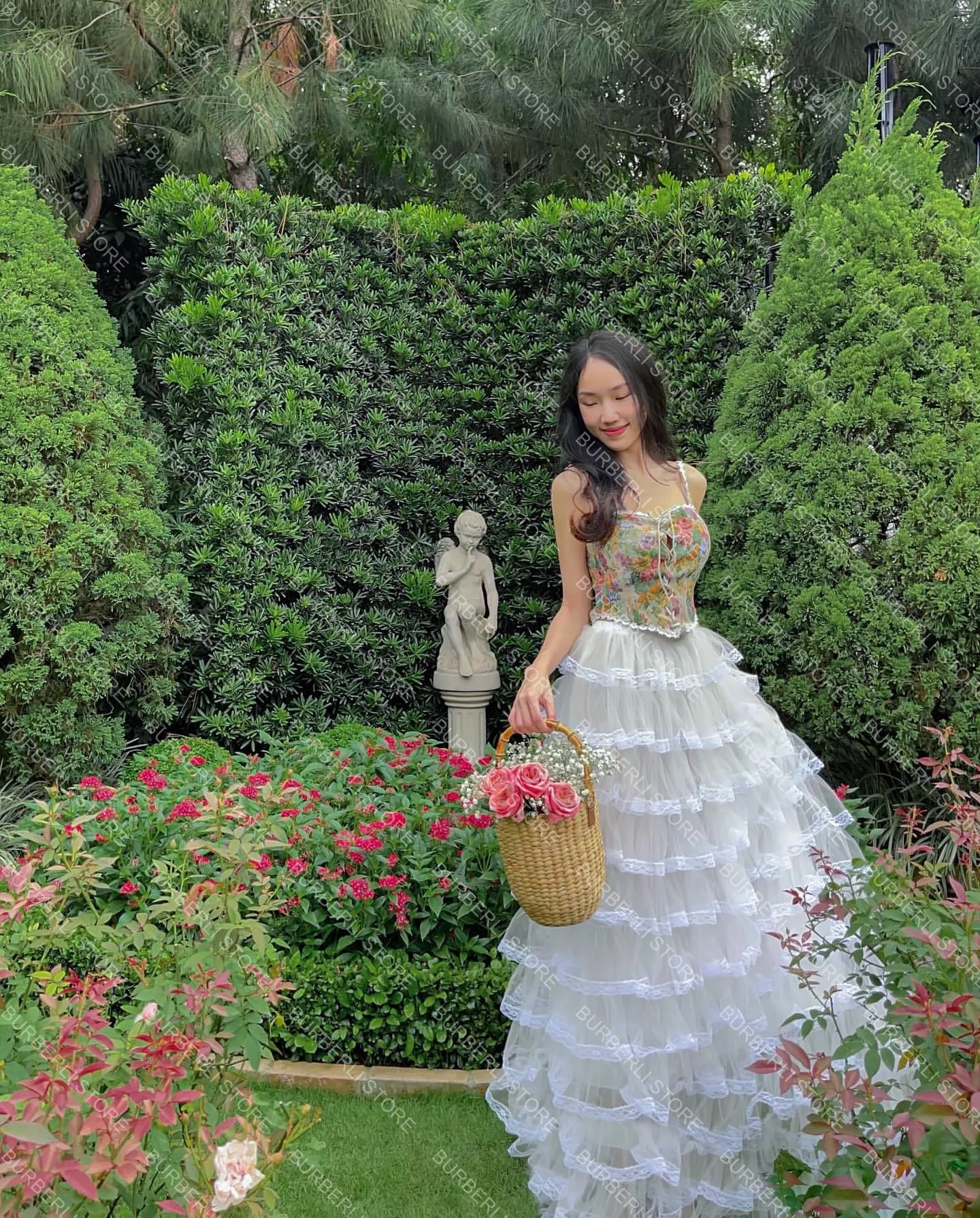 أنيقة تول ألف خط التنانير النسائية الطويلة جميلة الأبيض الدانتيل حافة تنورة الزفاف منتفخ الكشكشة المتدرج شبكة التنانير حفلات الزفاف