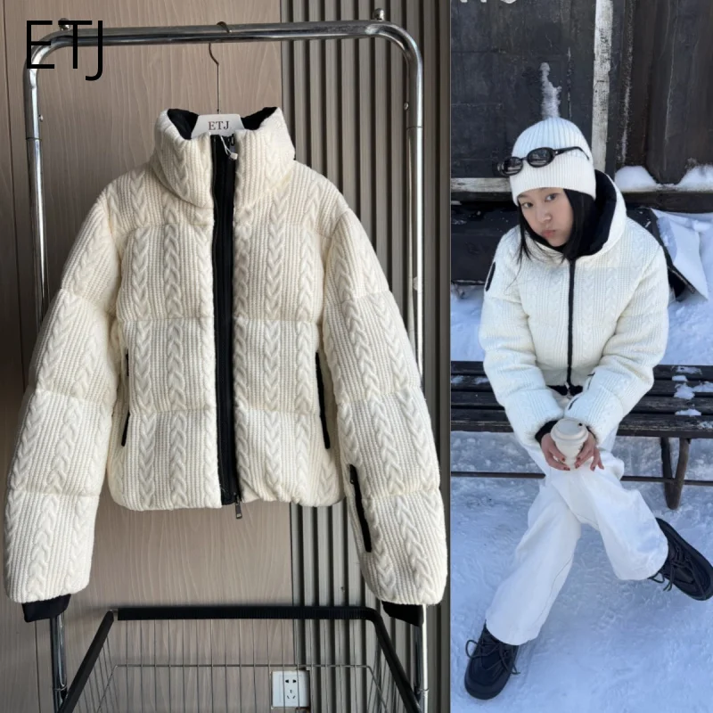 

Зимняя женская коллекция ETJ – серия для активного отдыха и катания на лыжах – утепленное зимнее пальто с высоким воротником и утеплителем