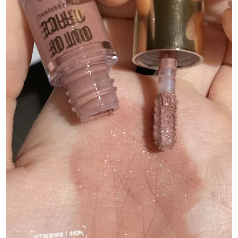 ظلال عيون سائلة من OUTOFFICE لامعة لامعة تدوم طويلاً، ظلال عيون مضيئة مقاومة للماء، مستحضرات تجميل لؤلؤية فائقة