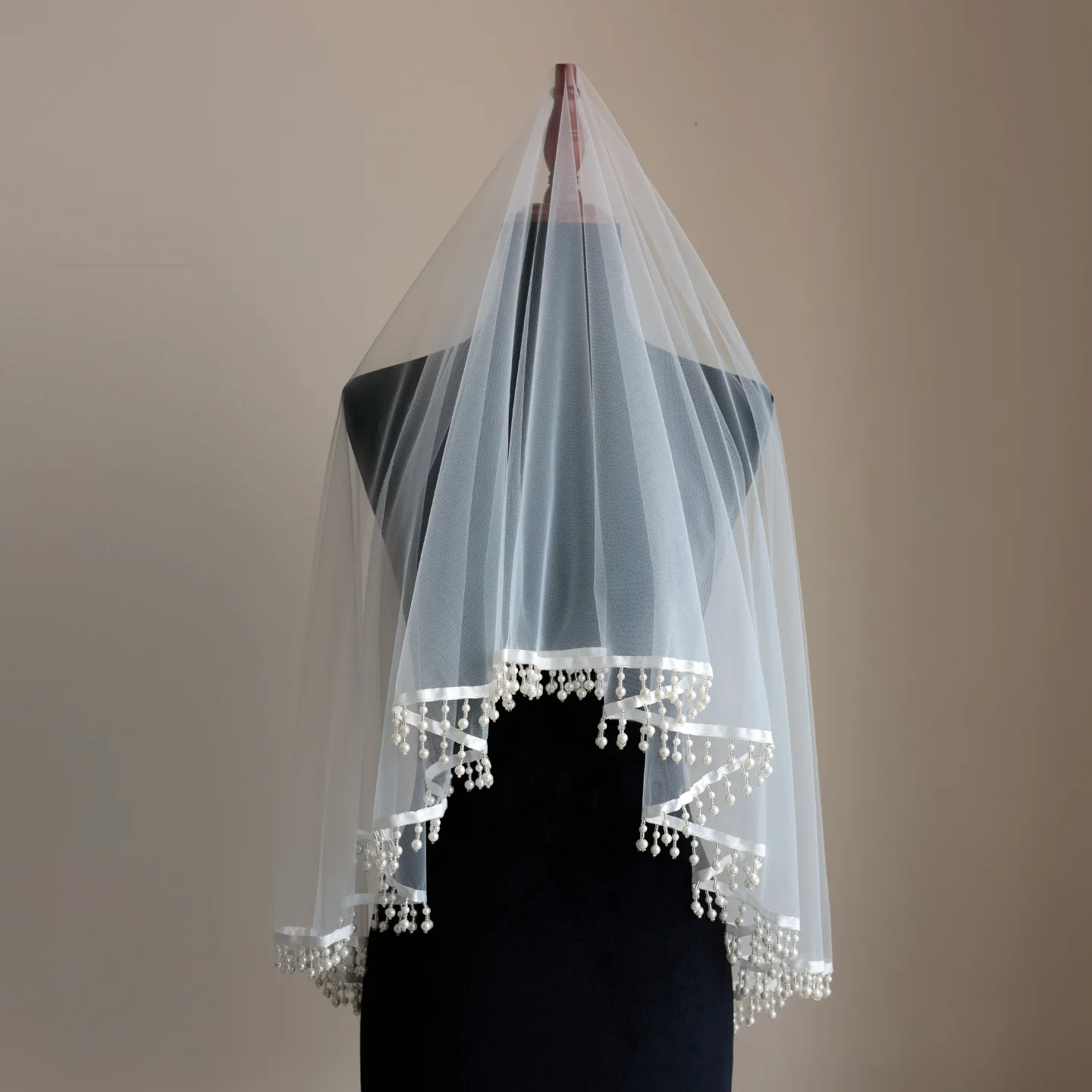 SLBRIDAL Handgefertigter Einlagiger Brautschleier mit Quasten und Perlenbesatz Hochzeitsaccessoires für Bräute – Detail 5