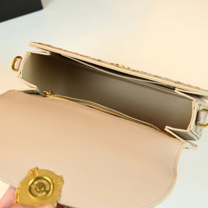 Luxury Lion Head Gold Handle Handbag Brand Ostrich Pattern Fashion Design Genuine Leather Lady New Bamboo Handle Versatile Bag