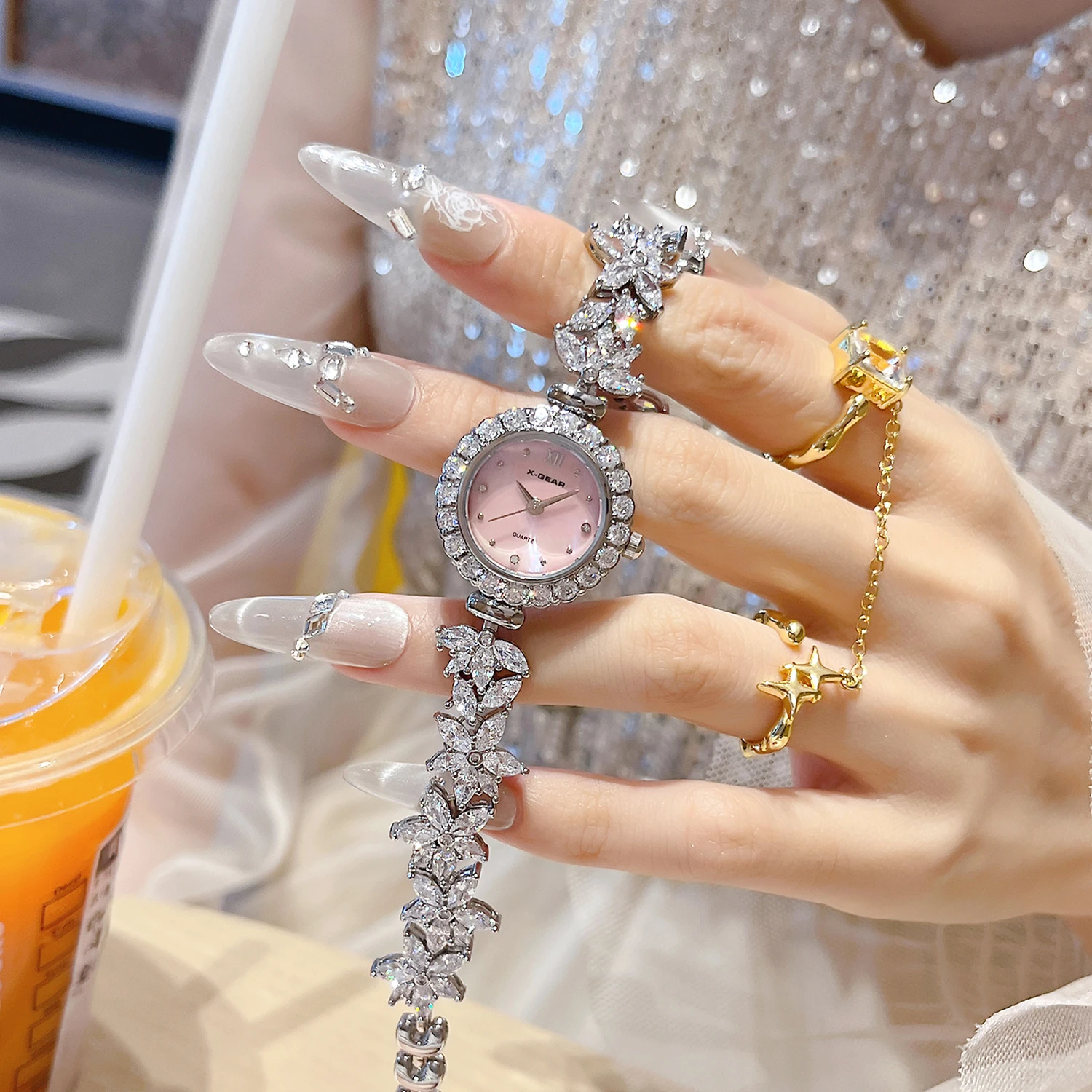 ساعة X-GEAR بسوار على شكل زهرة الوستارية الماسية |   ديناميكية وأنيقة للفتيات