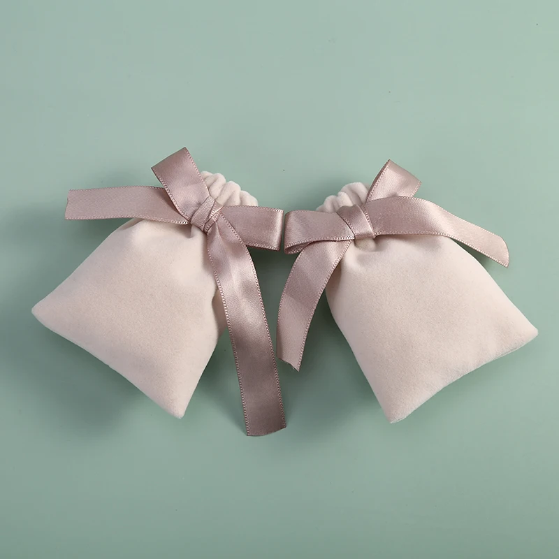 Thumbnail 3 - #15 Trending Jewelry Gift Boxes Right Now