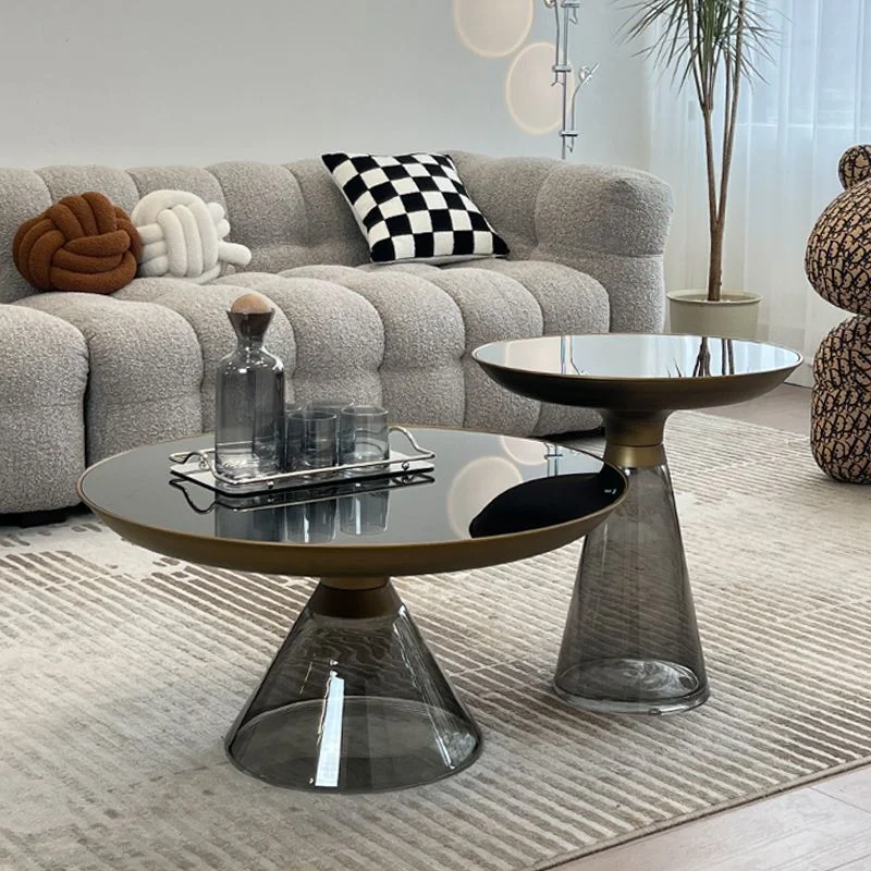غرفة المعيشة الفاخرة طاولات القهوة الزجاجية الشمال الإبداعية أريكة الجانب الفن الجمالي الداخلية طاولات القهوة المستديرة ديكورات المنزل