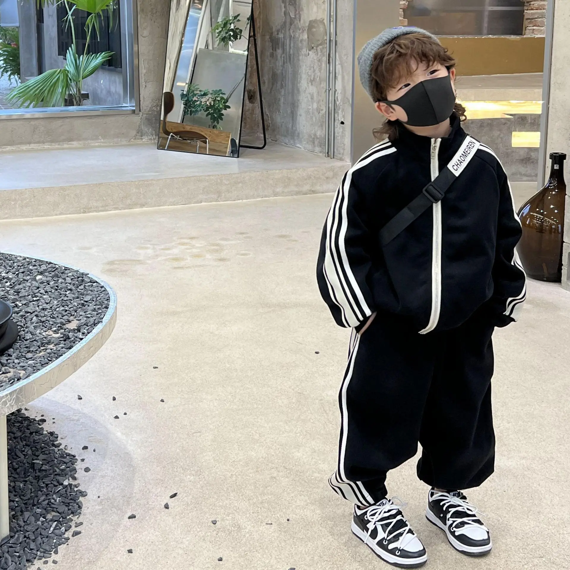 

Children's Sports Sweater Three Bars Suit 2023 Autumn Boys and Girls Zipper Sweater Coat Ankle-Tied Sweatpants Two-Piece Set