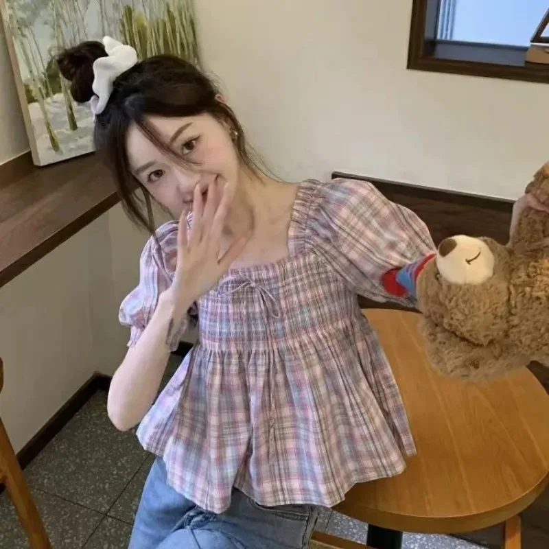 

Женская блузка в клетку с пышными рукавами и квадратным вырезом, на одно плечо, с милыми оборками, летний топ