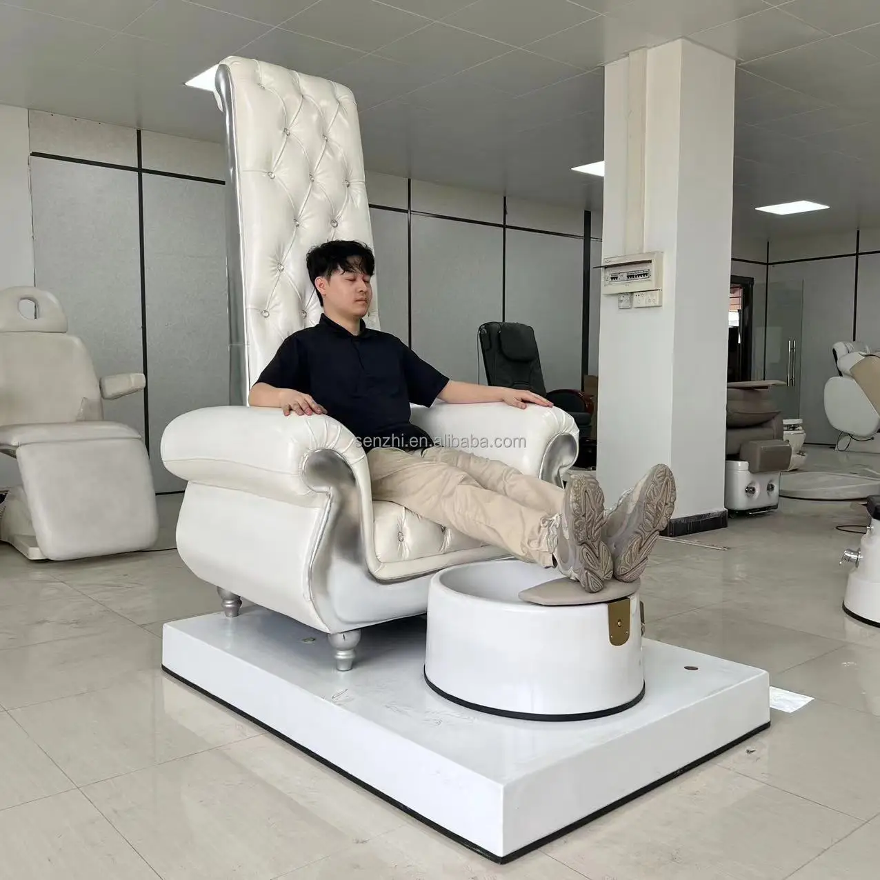 Luxurious High-back Massage Queen Pedicure Chair With Customized Color Configuration For Manicure