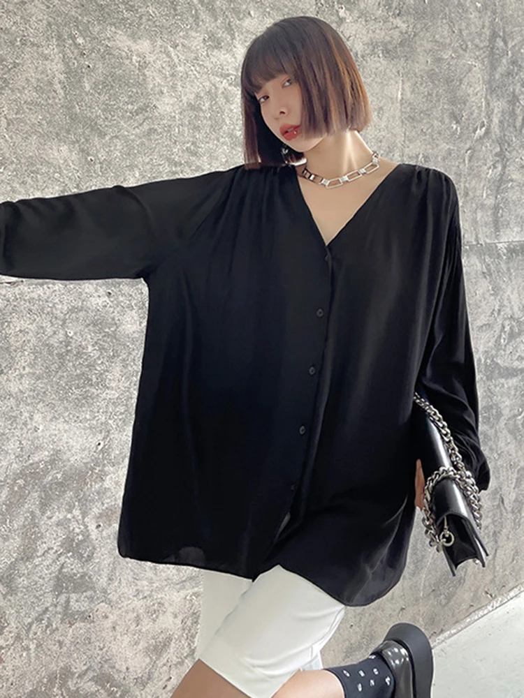 EAM-blusa informal de manga larga para mujer, camisa holgada con cuello en V, talla grande, elegante, color negro, para primavera y otoño, 2024,