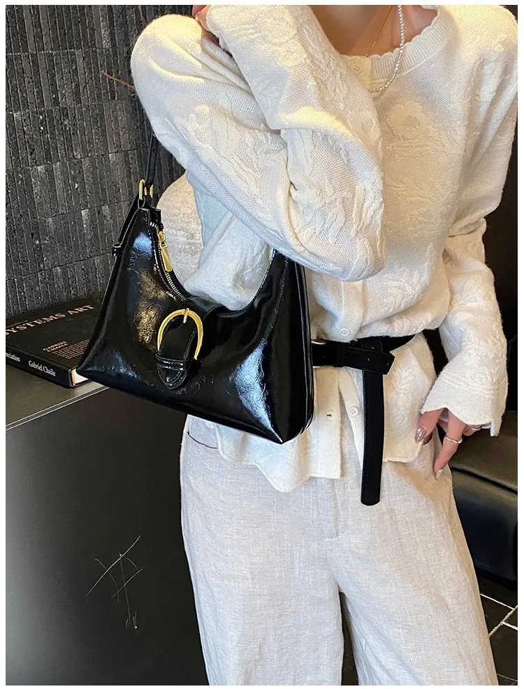 

Новая нишевая высококачественная корейская маленькая сумка 2026 года, модная городская сумка на плечо, универсальная женская сумка-кроссбоди для ношения в руке