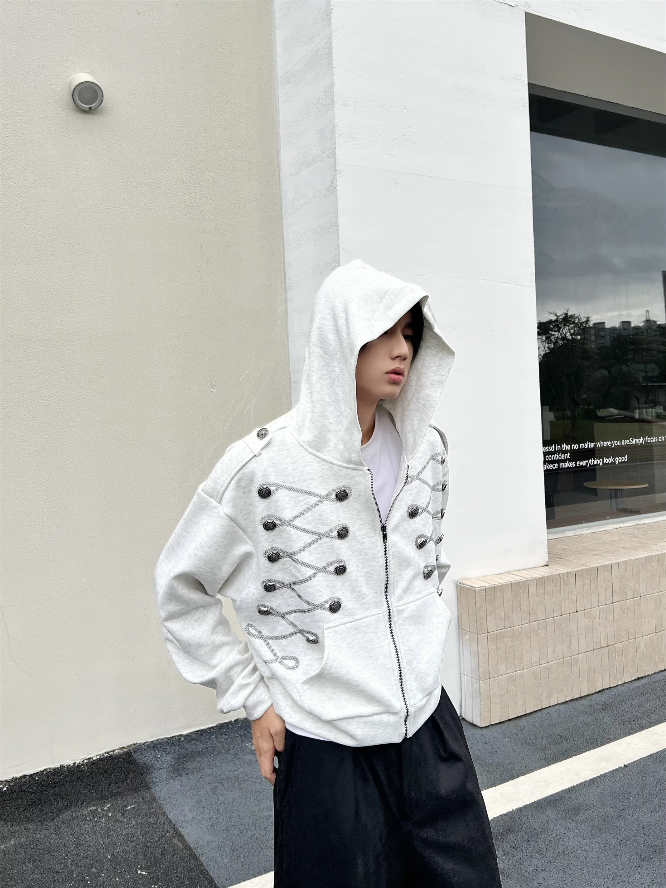 Jaqueta com Capuz de Corte Solto Unissex Estilo Napoleão com Zíper Frontal e Fivela de Metal, Moda Casual para Homens e Mulheres