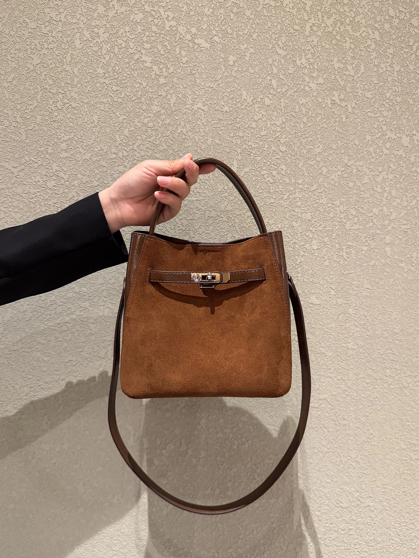 

Fall Winter Leather Buet Bag Women's Handbag Commuter Large Capaci Single oulder Crossbody Bag High-End Sensation