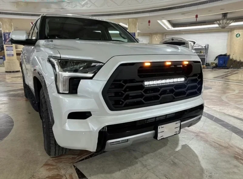 Off Road Grille Suitable for Toyota Sequoia 2022-2023 with Light Strip Black Grille Front Bumper Grille Automotive Exterior Part