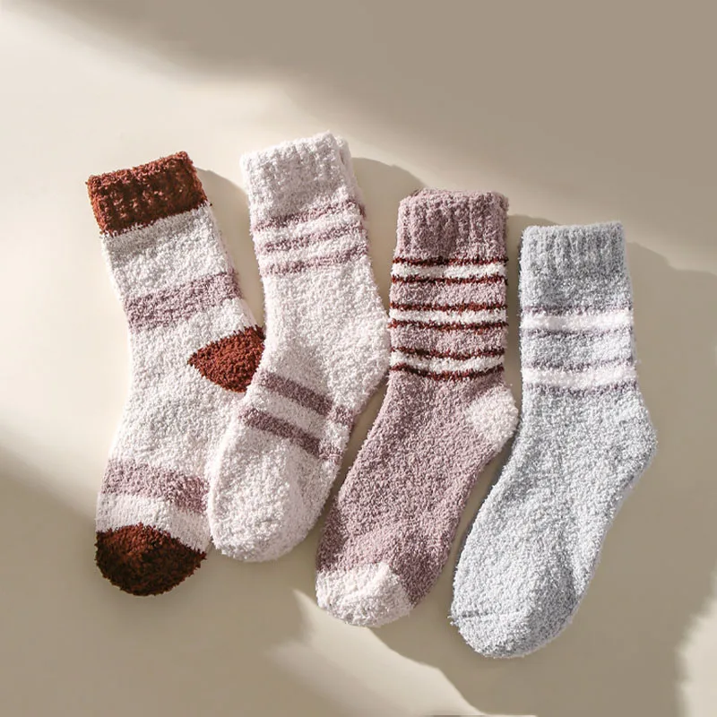 2 Paar hochwertige Herren Herbst und Winter Korallen Plüsch Socken Plüsch verdickte Bodens ocken für Wärme zu Hause und Schlaf Strümpfe