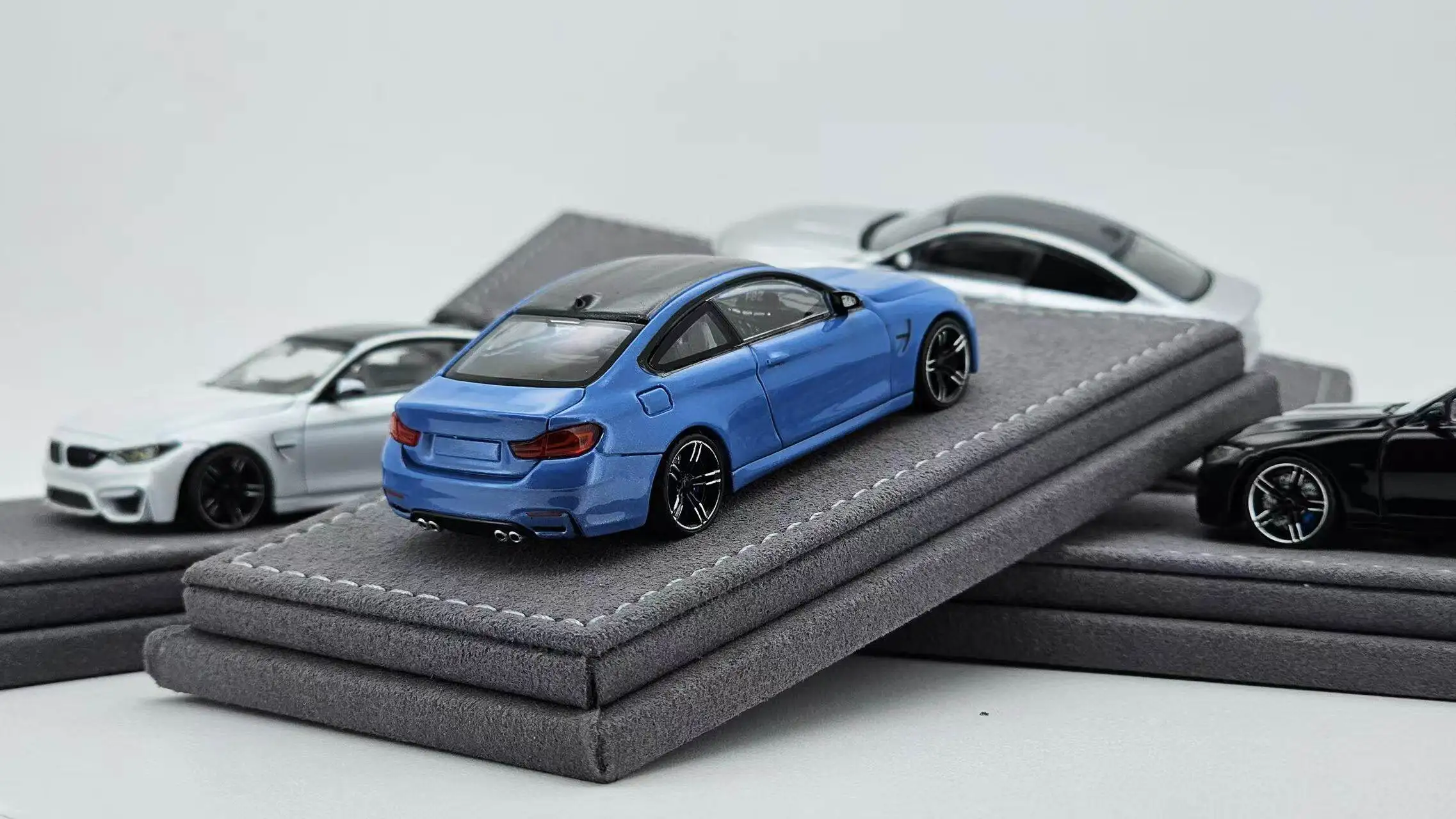 DM 1:64 Alloy Model! 1st Gen F82 New Four-Color Desktop Ornament Collectible Pre-sale view 5