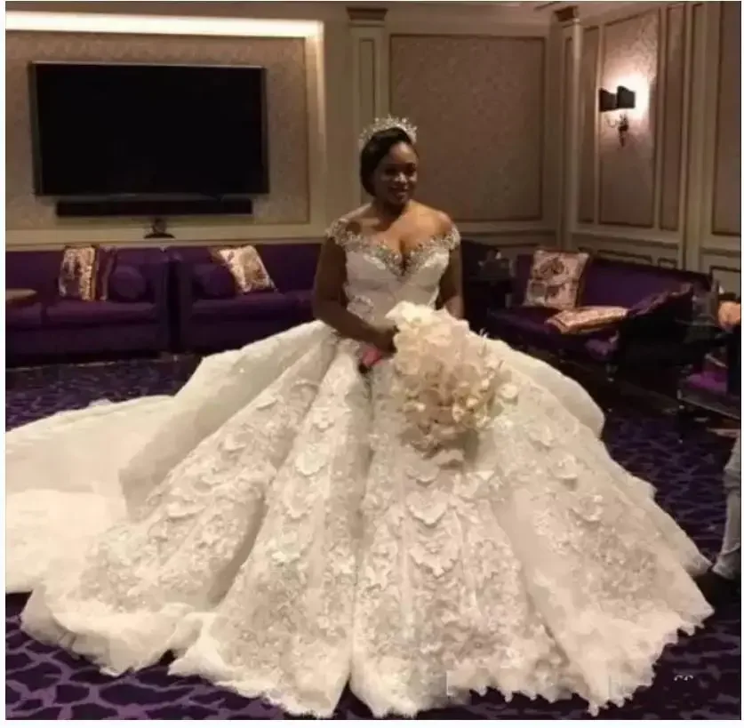 ที่กําหนดเอง Ballgown ลูกปัด Sweetheart งานแต่งงานชุดปิดไหล่ลูกไม้ Appliques Vestido De Novia Puffy Cathedral ชุดเจ้าสาว