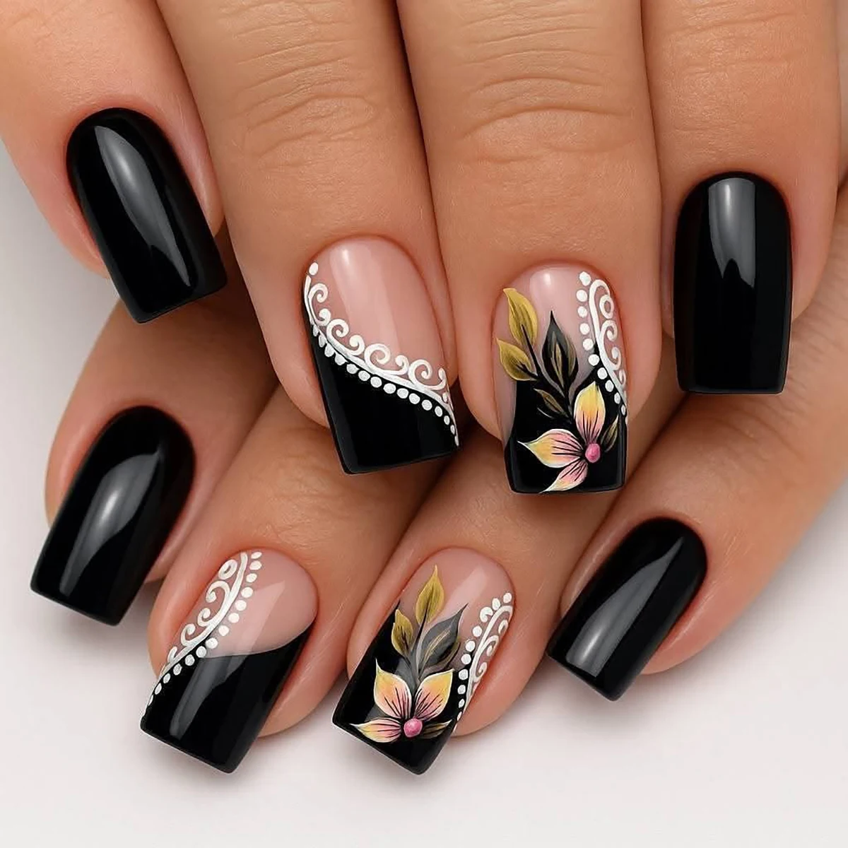 24 قطعة من الأظافر المزيفة المربعة المتوسطة | اضغط على شكل زهور كلاسيكية على الوجهين باللون الأسود - قاعدة سوداء بسيطة تلبي مطبوعات الأزهار الرجعية (عين #1