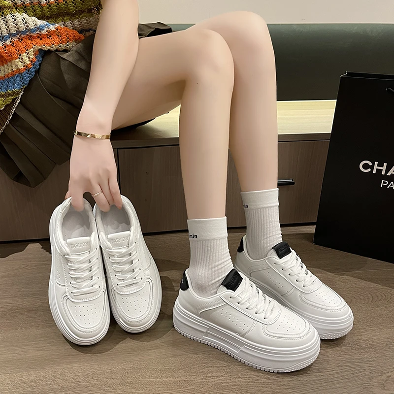 2026 Spring Autumn Fashion New Breathable White Shoes Women Casual Sports Thick Bottom Shoes Leather Platform Sneakers Ladies view 6