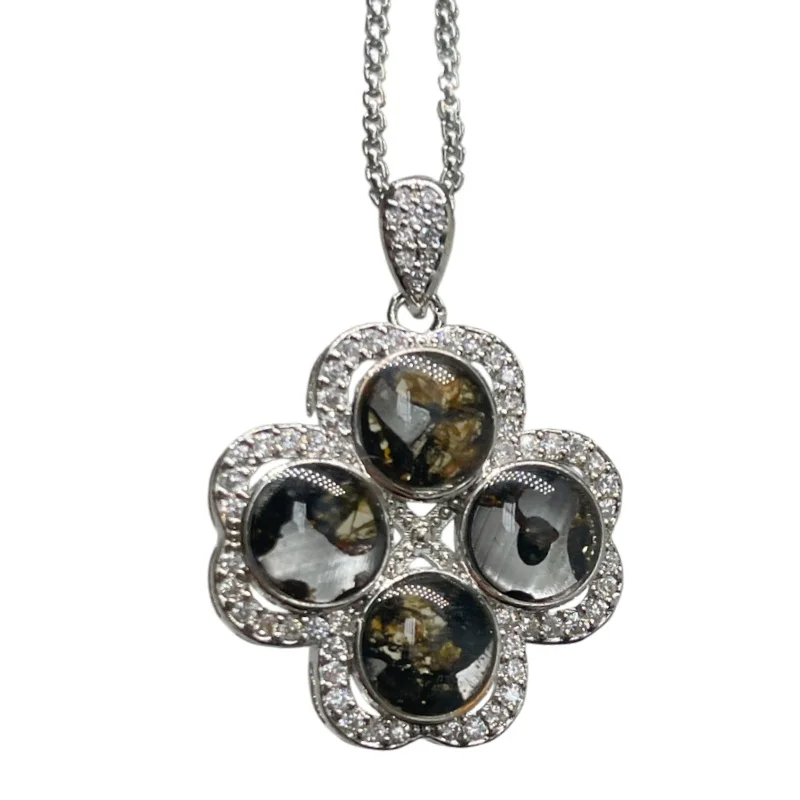 Seymchan Meteorite Necklace Four-leaf clover with Golden Olivines  Sparkling  Accessory Pendant LK404