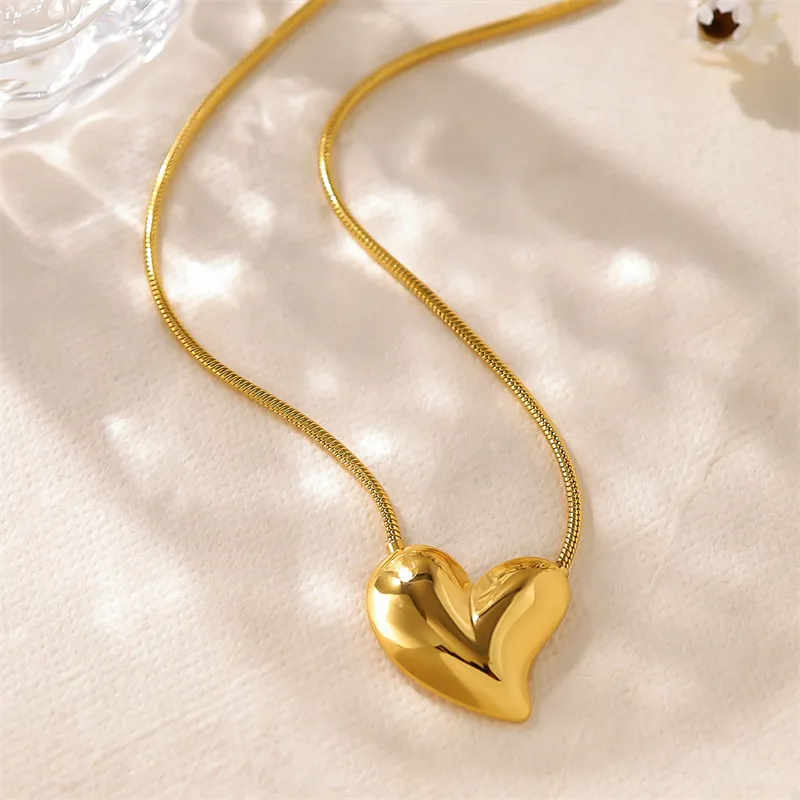 Puck Simple Stainless Steel Heart Pendant Necklace for Women Vintage Snake Chains Chic 18K Gold Plated Waterproof Jewelry