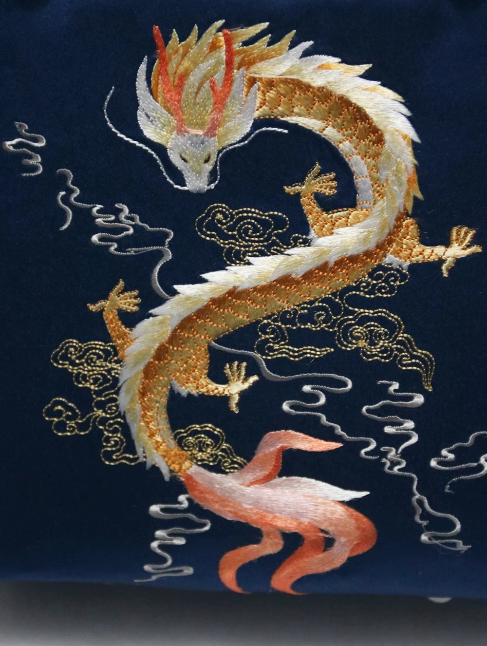 National Style Retro Embroidered Bamboo Handle Handbag Dragon Pattern Embroidery Chinese-style Zen-inspired Cheongsam Handbag